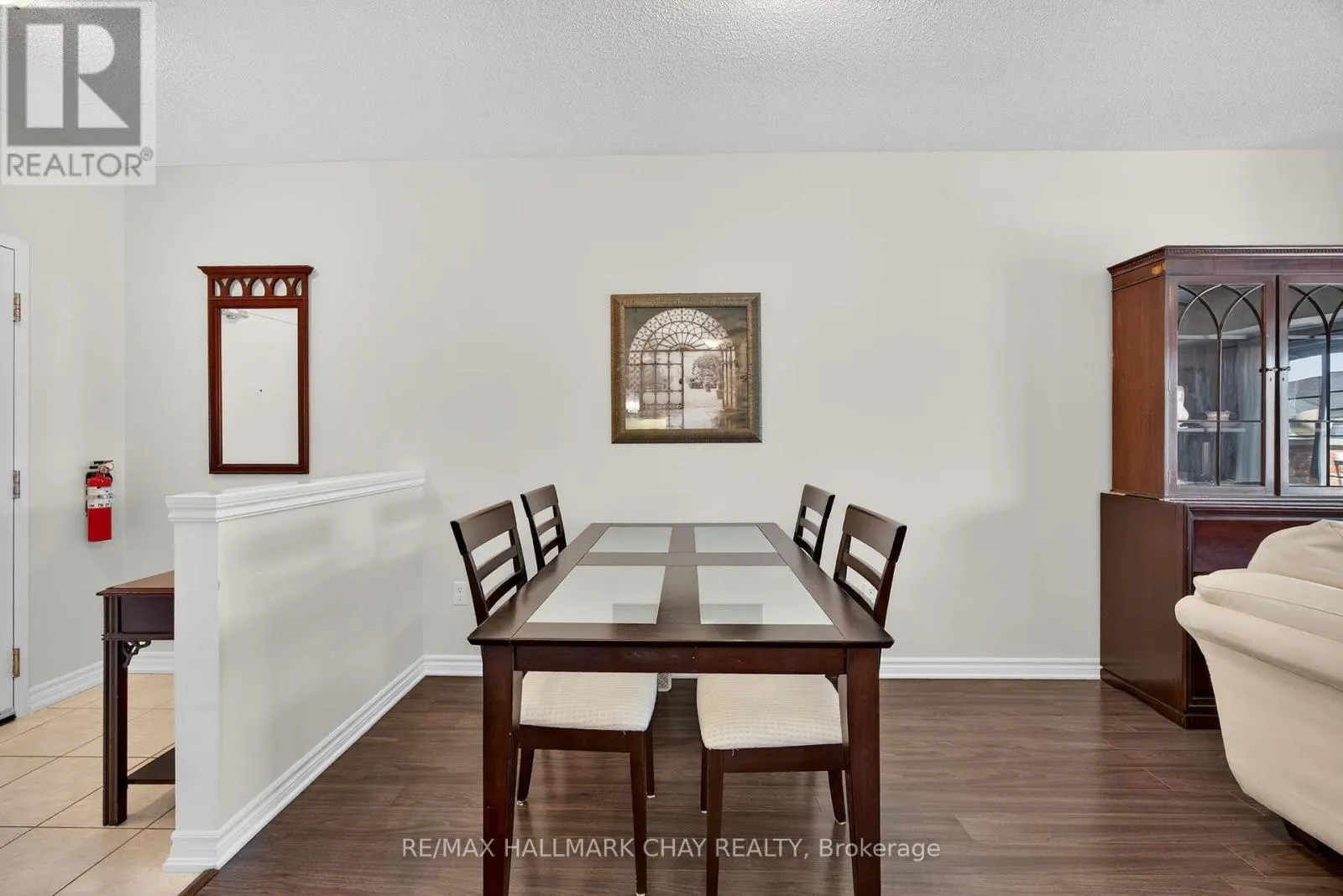 405 - 39 FERNDALE DRIVE S