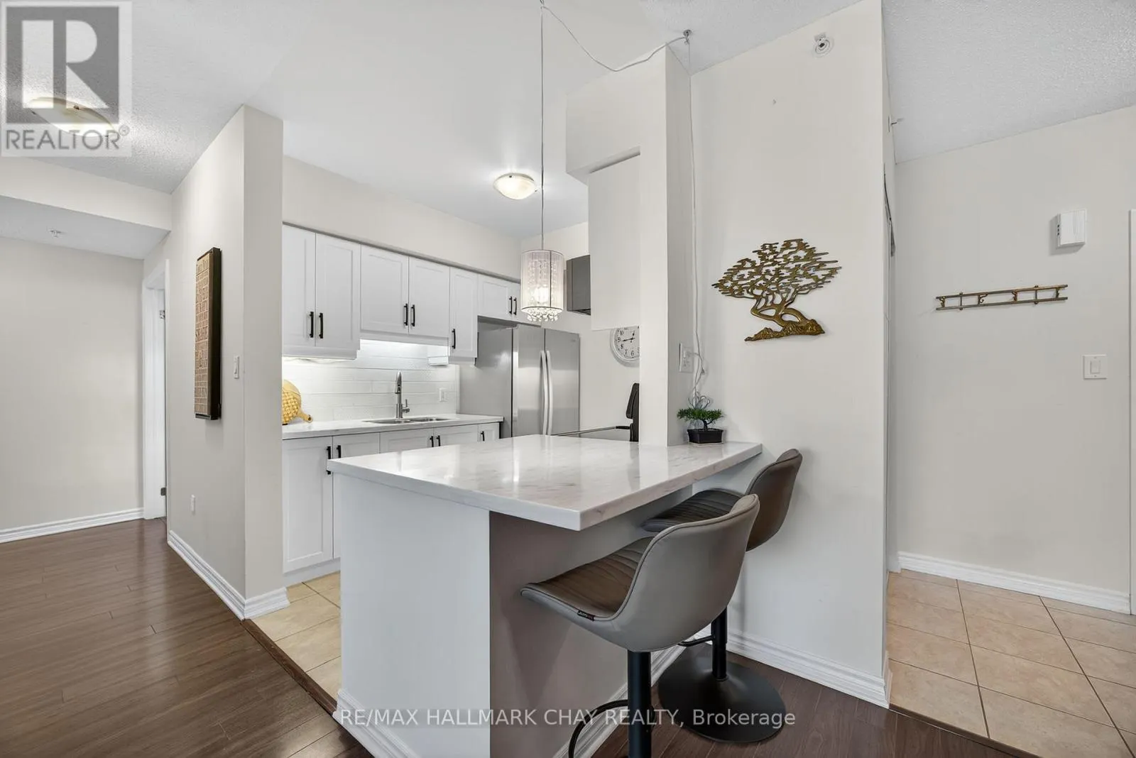 405 - 39 FERNDALE DRIVE S