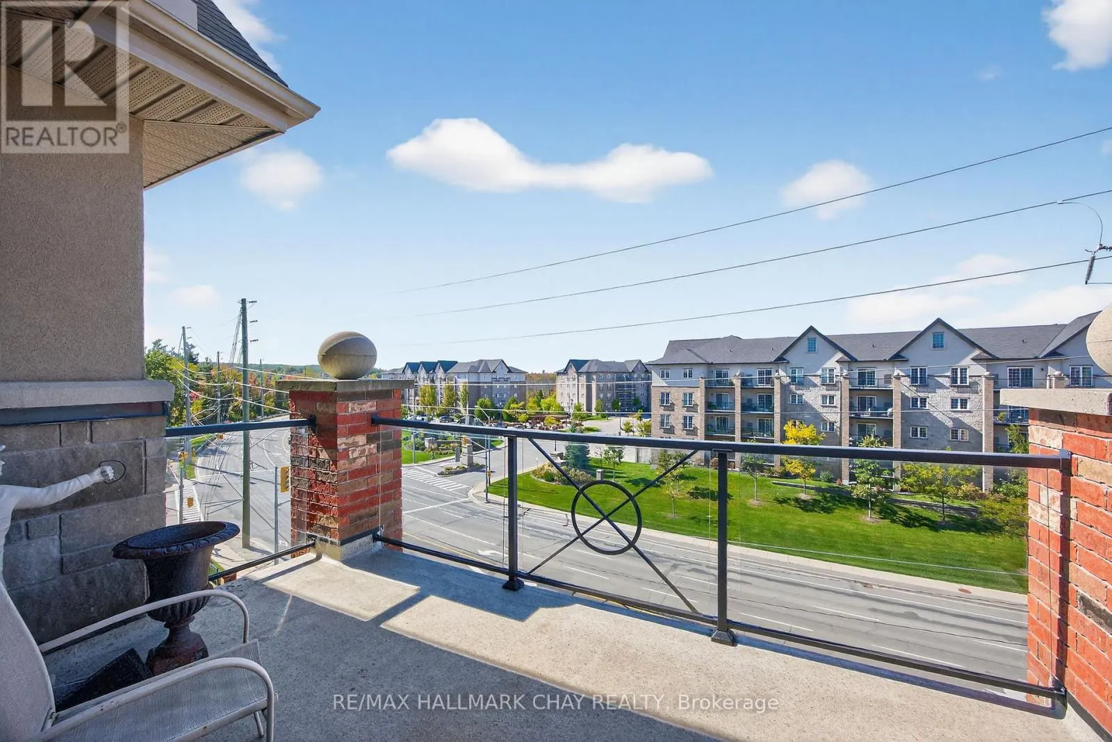 405 - 39 FERNDALE DRIVE S