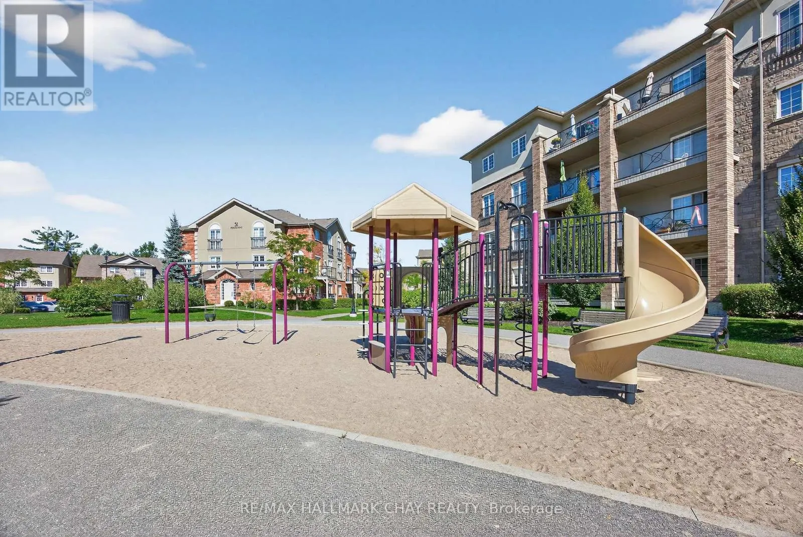 405 - 39 FERNDALE DRIVE S
