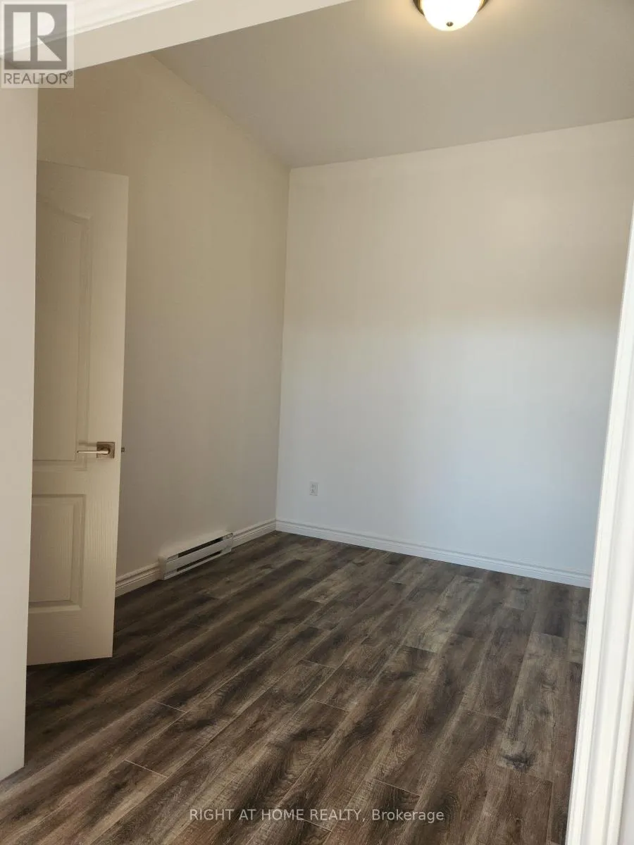 201 - 9 QUEEN STREET W