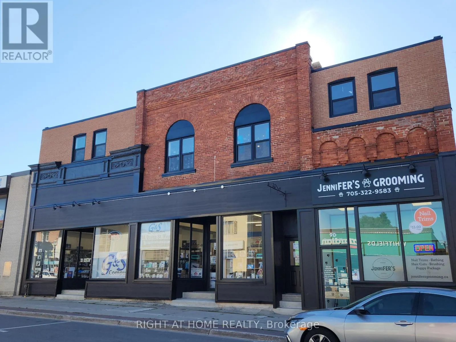 203 - 9 QUEEN STREET W