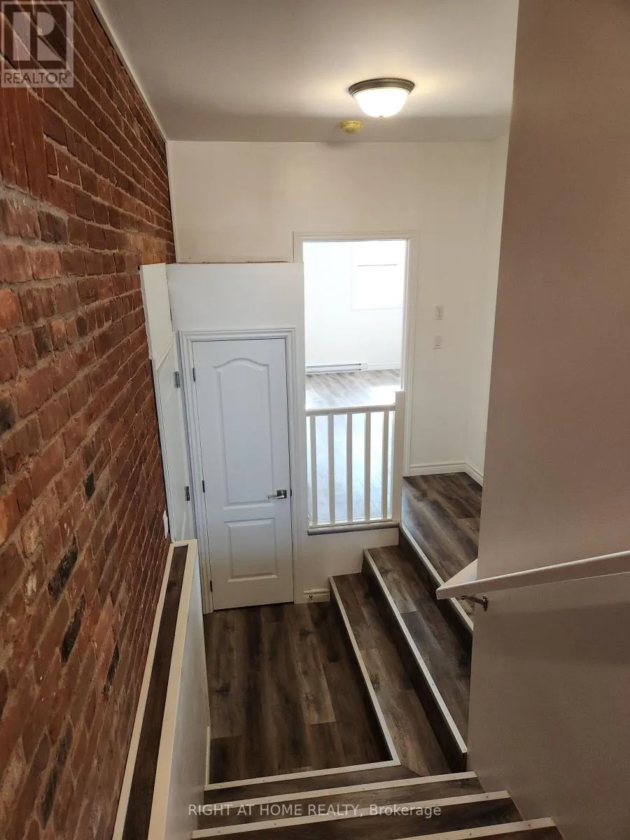203 - 9 QUEEN STREET W