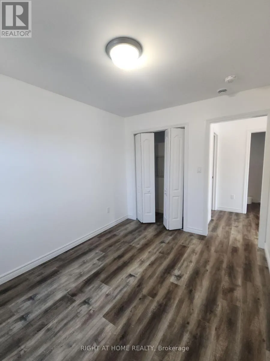 205 - 9 QUEEN STREET W