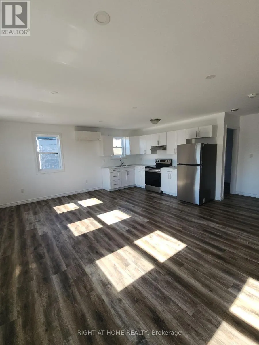 205 - 9 QUEEN STREET W