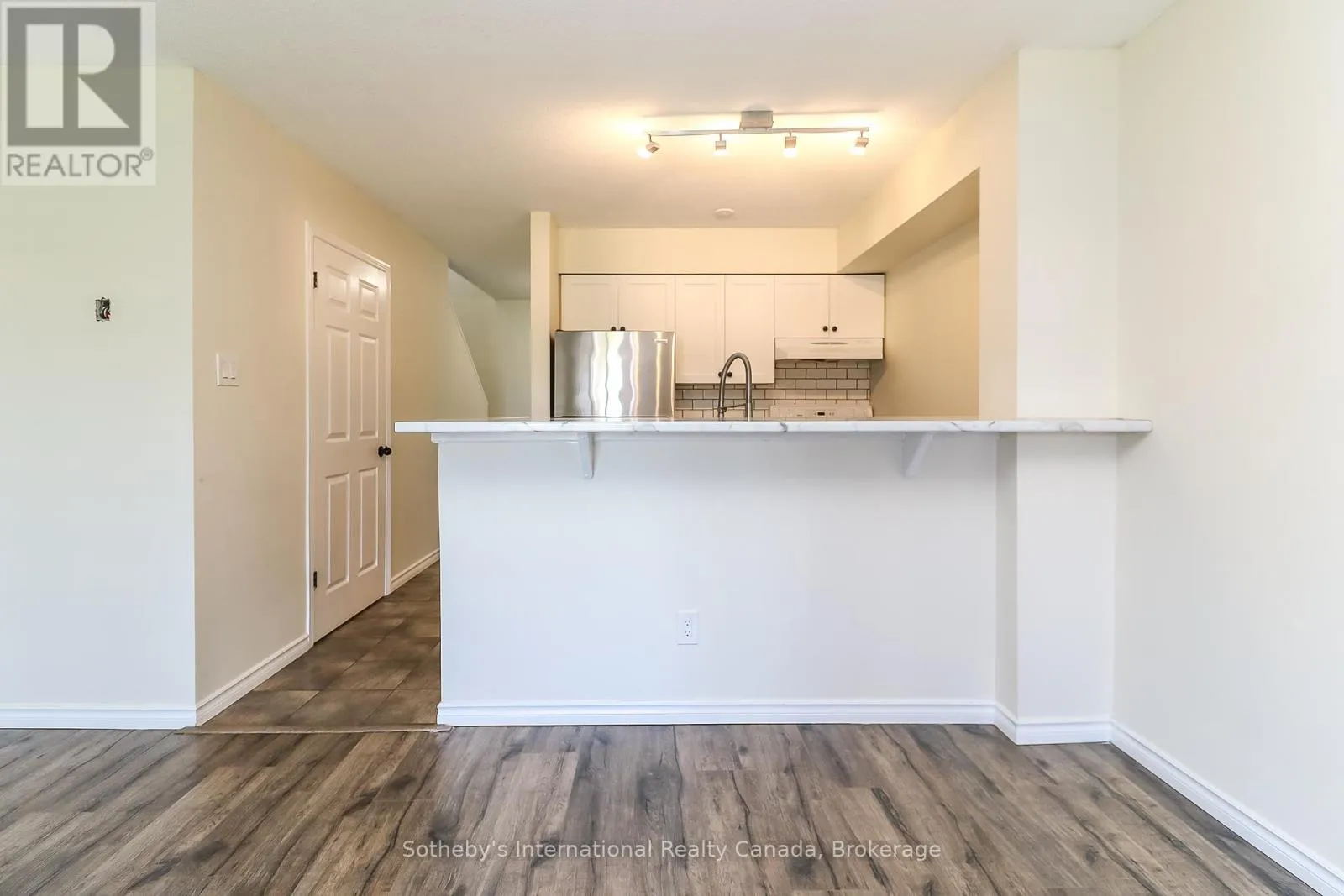 348 MARINERS WAY
