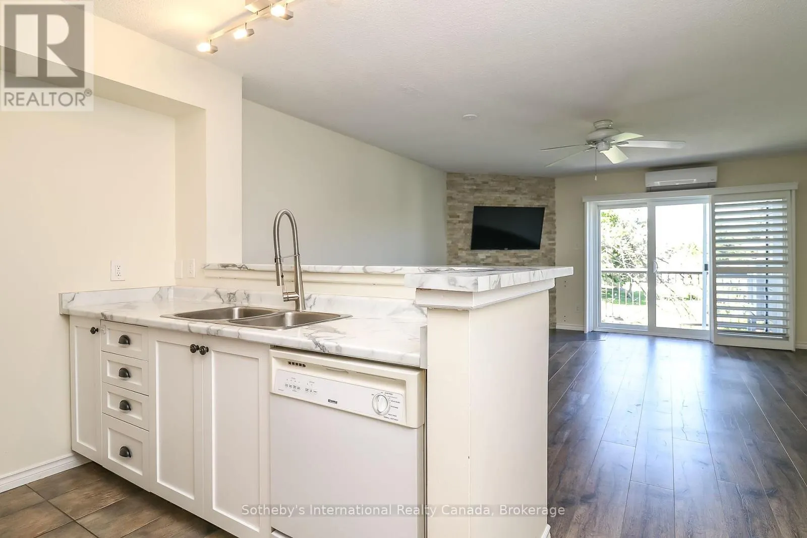 348 MARINERS WAY