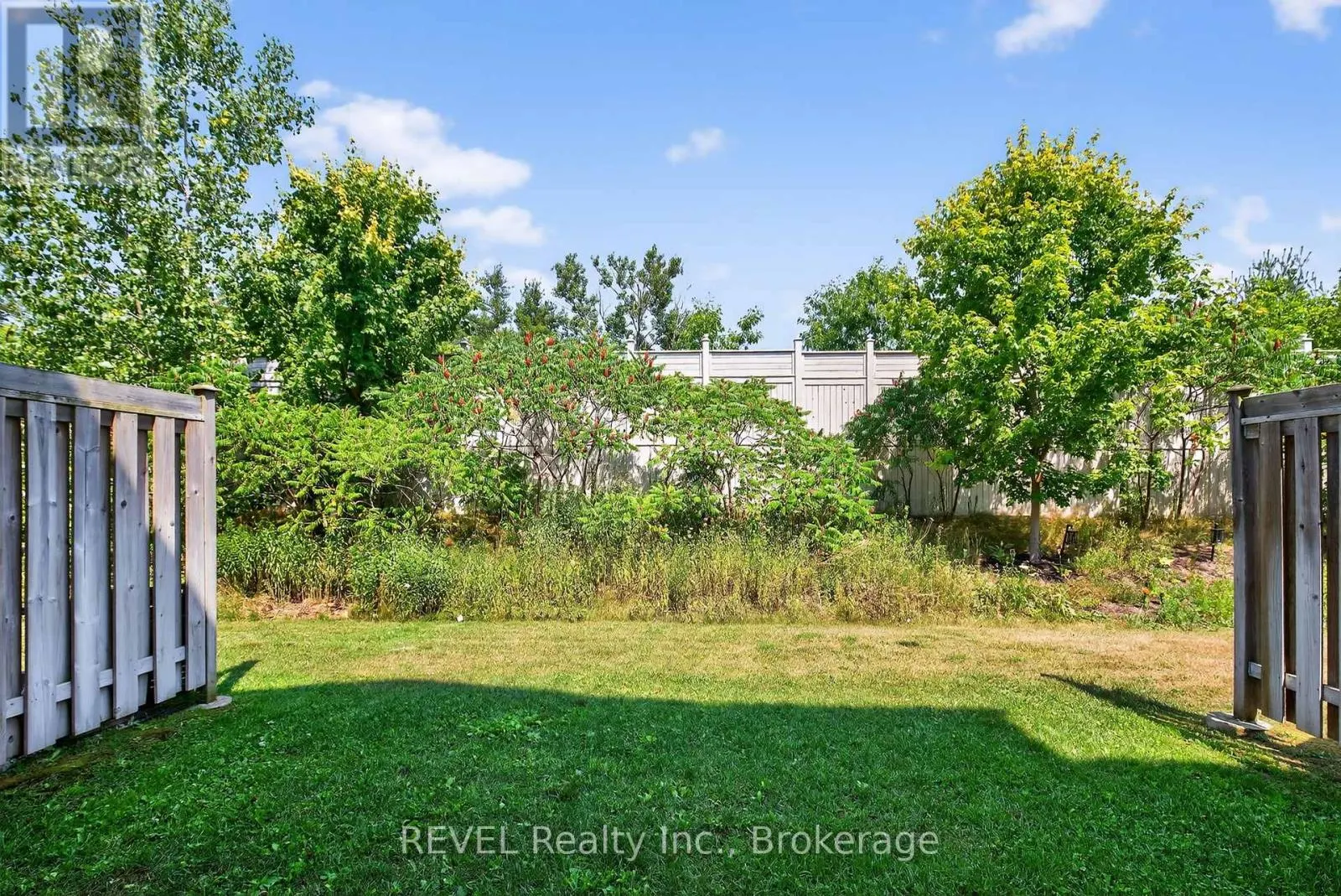 11 - 53 FERNDALE DRIVE S, #11