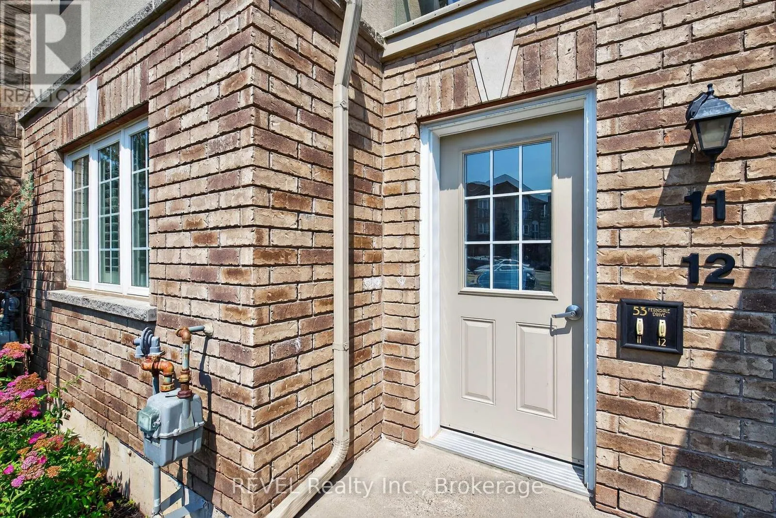 11 - 53 FERNDALE DRIVE S, #11