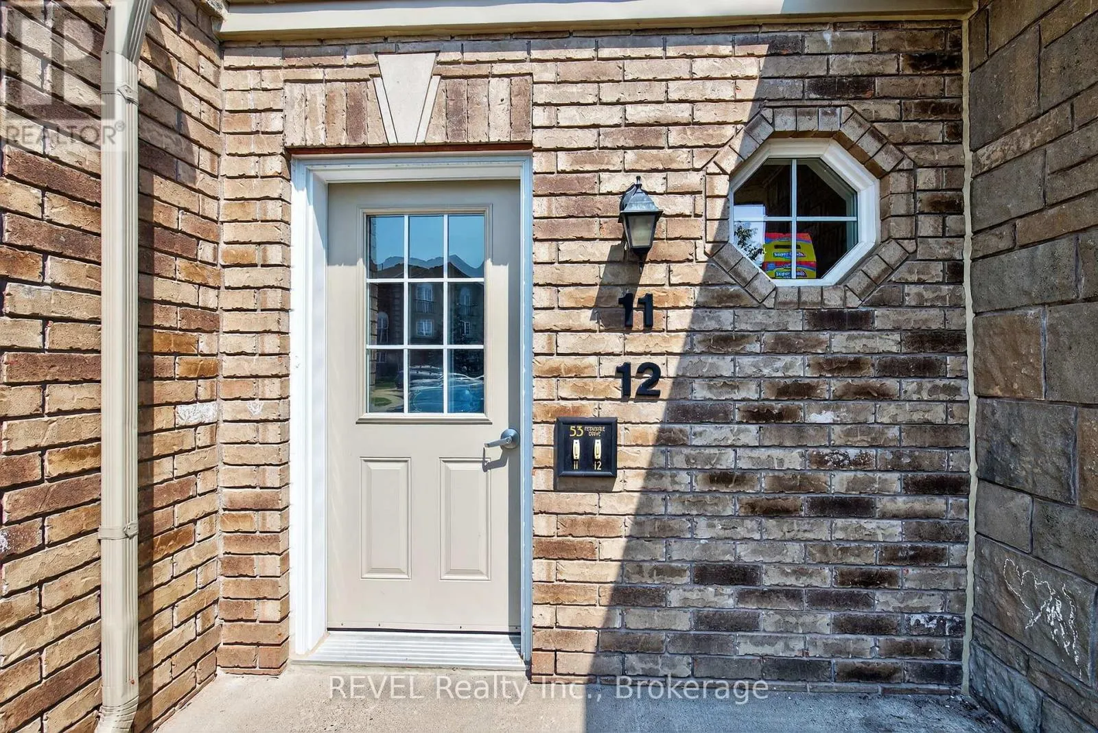 11 - 53 FERNDALE DRIVE S, #11