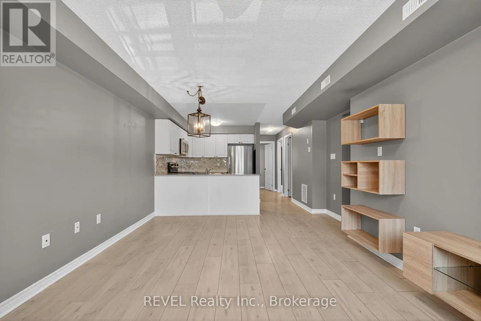 11 - 53 FERNDALE DRIVE S, #11