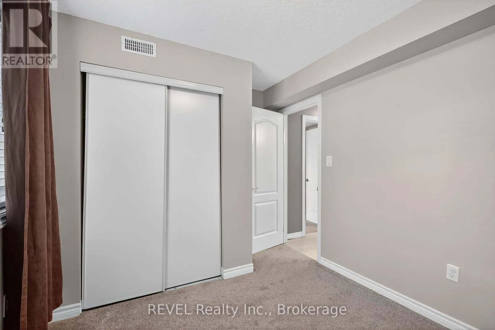 11 - 53 FERNDALE DRIVE S, #11