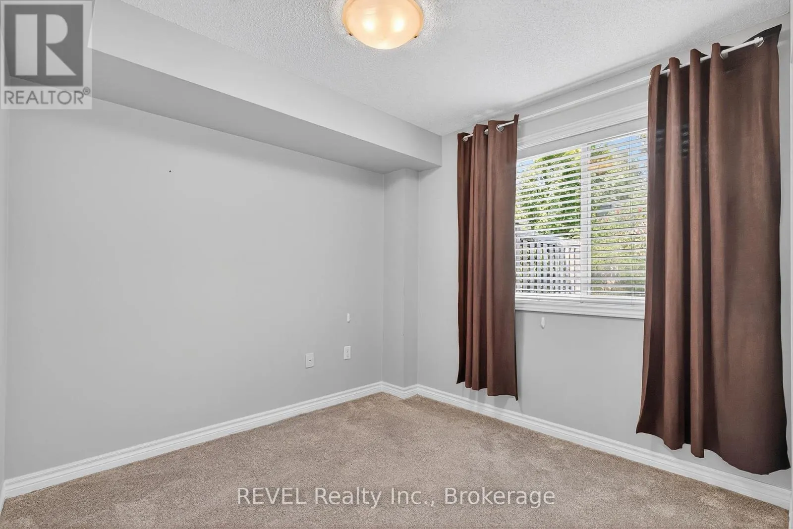 11 - 53 FERNDALE DRIVE S, #11