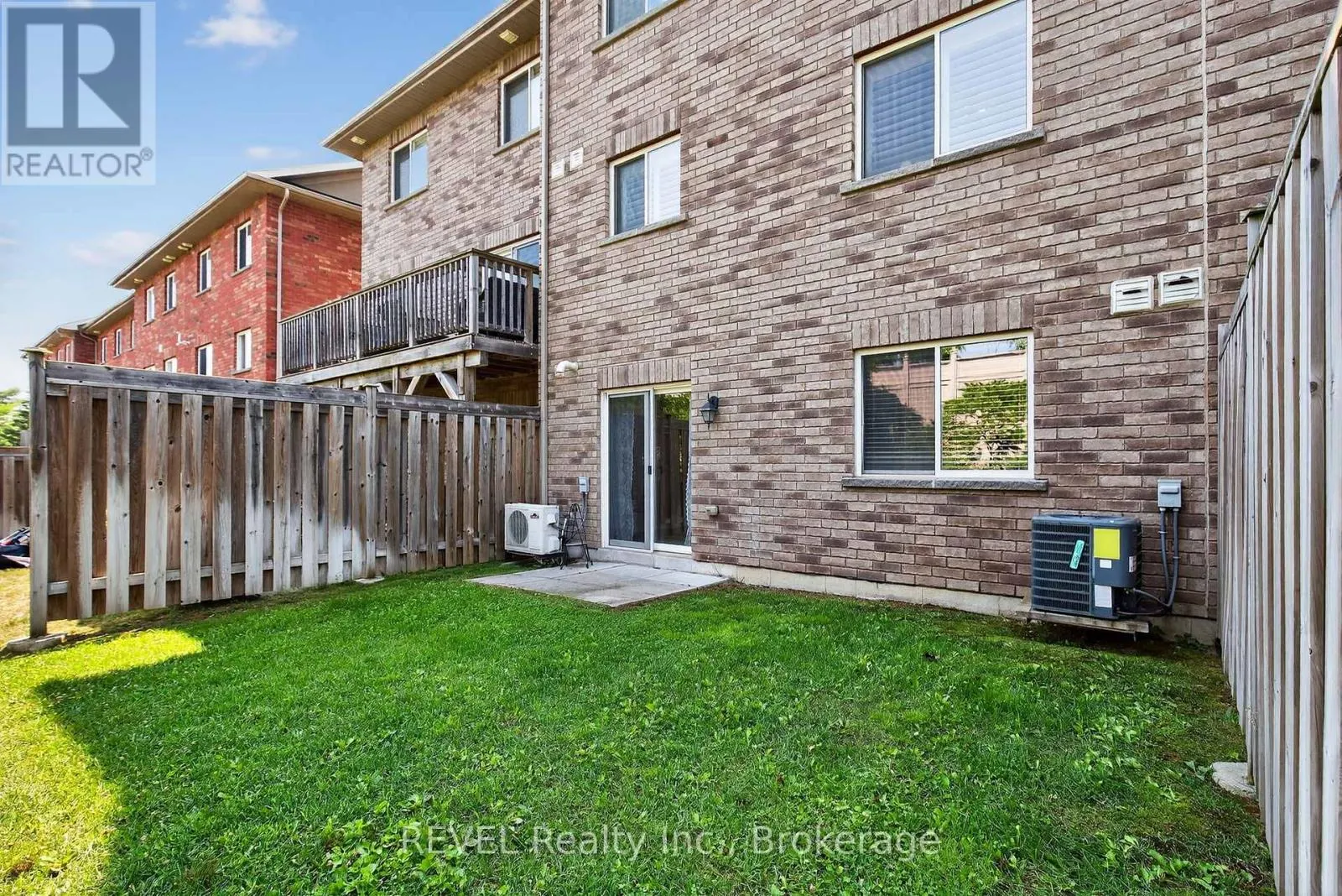 11 - 53 FERNDALE DRIVE S, #11