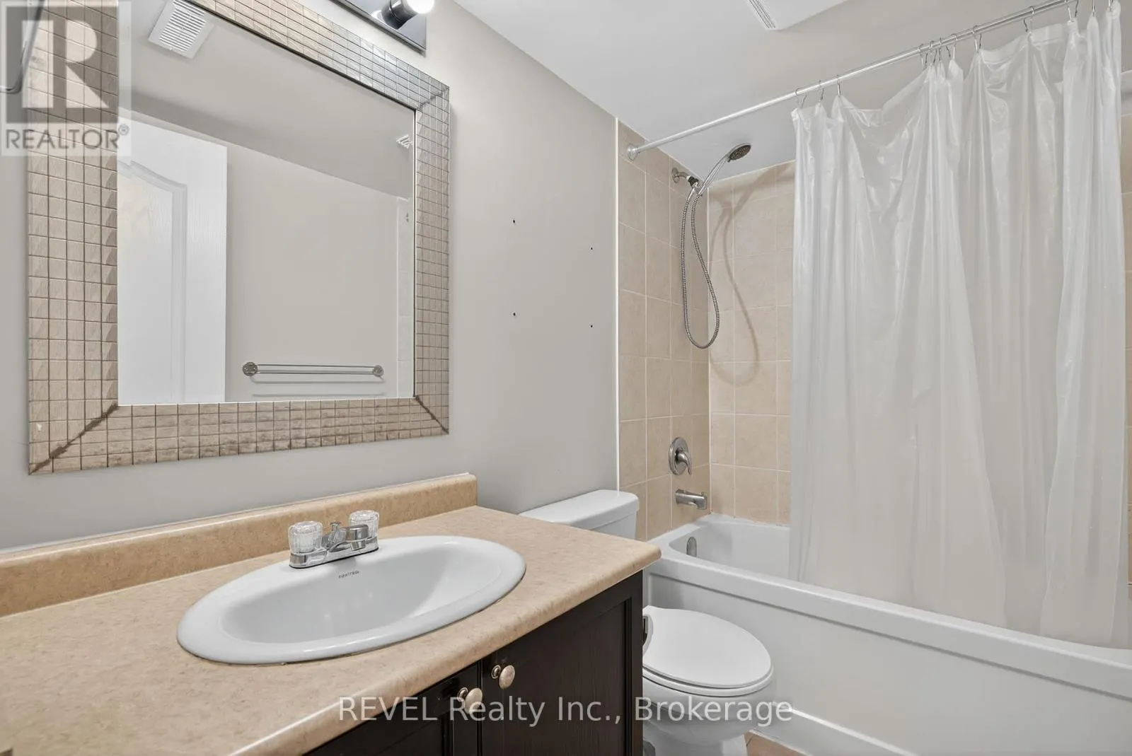 11 - 53 FERNDALE DRIVE S, #11