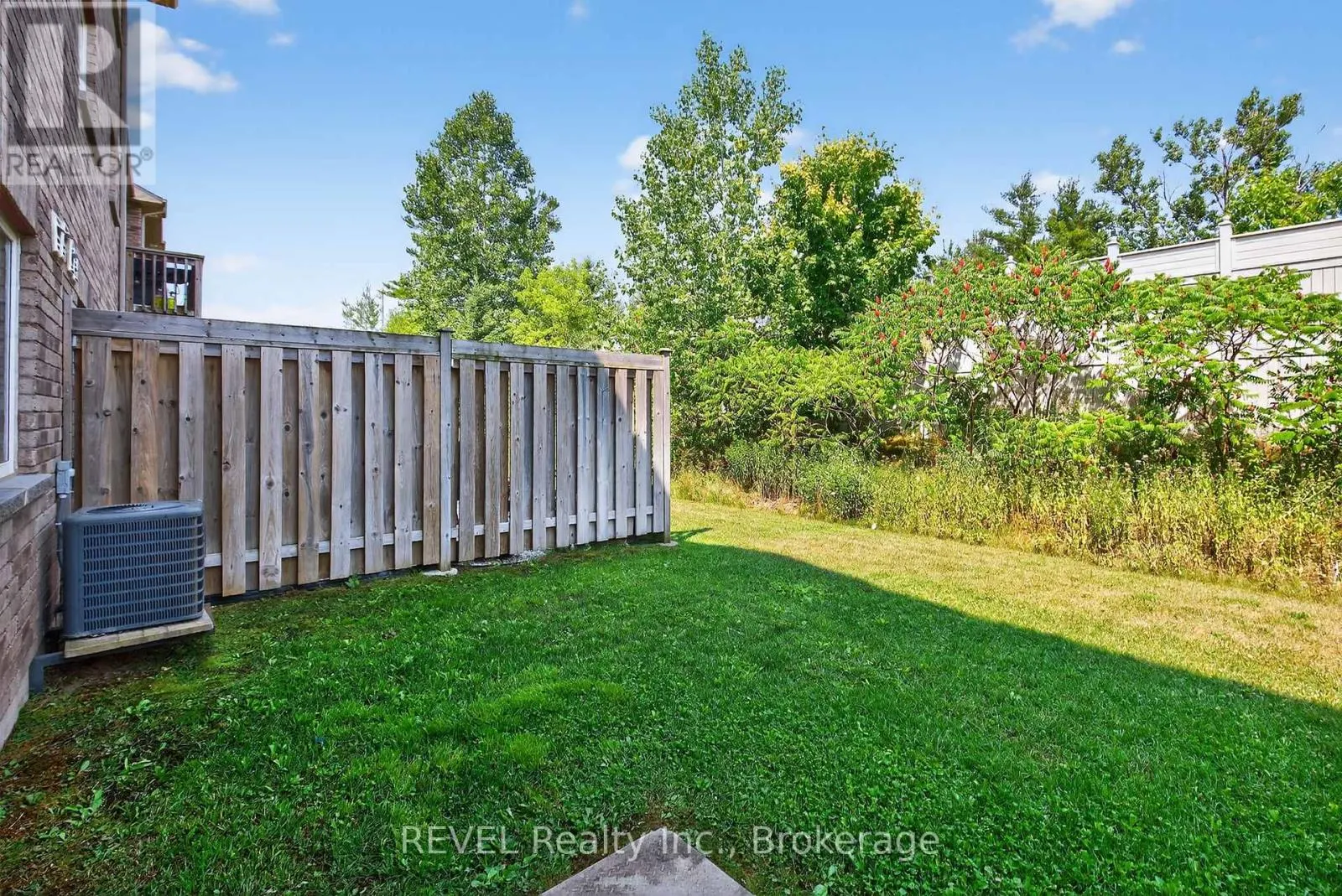 11 - 53 FERNDALE DRIVE S, #11