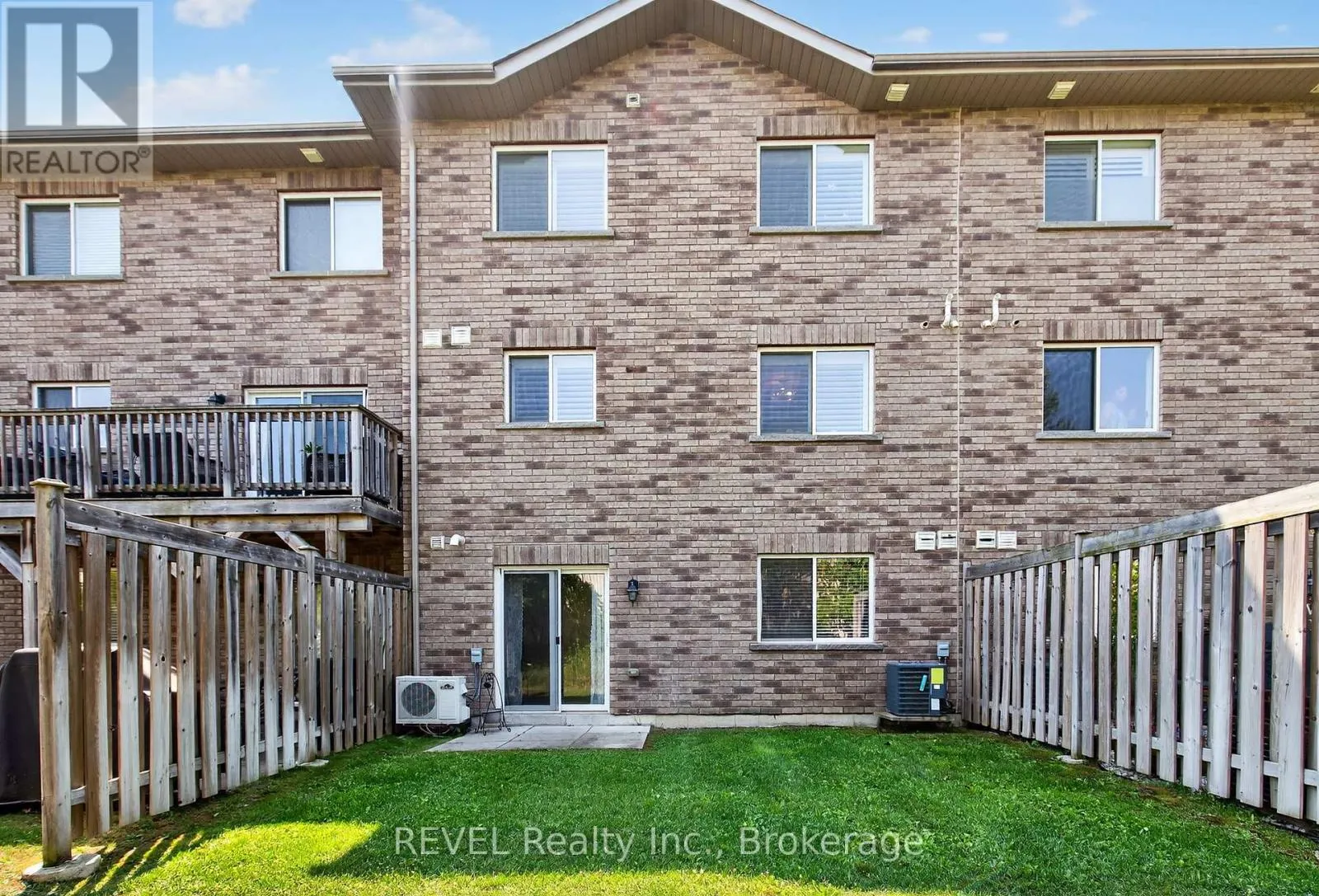 11 - 53 FERNDALE DRIVE S, #11
