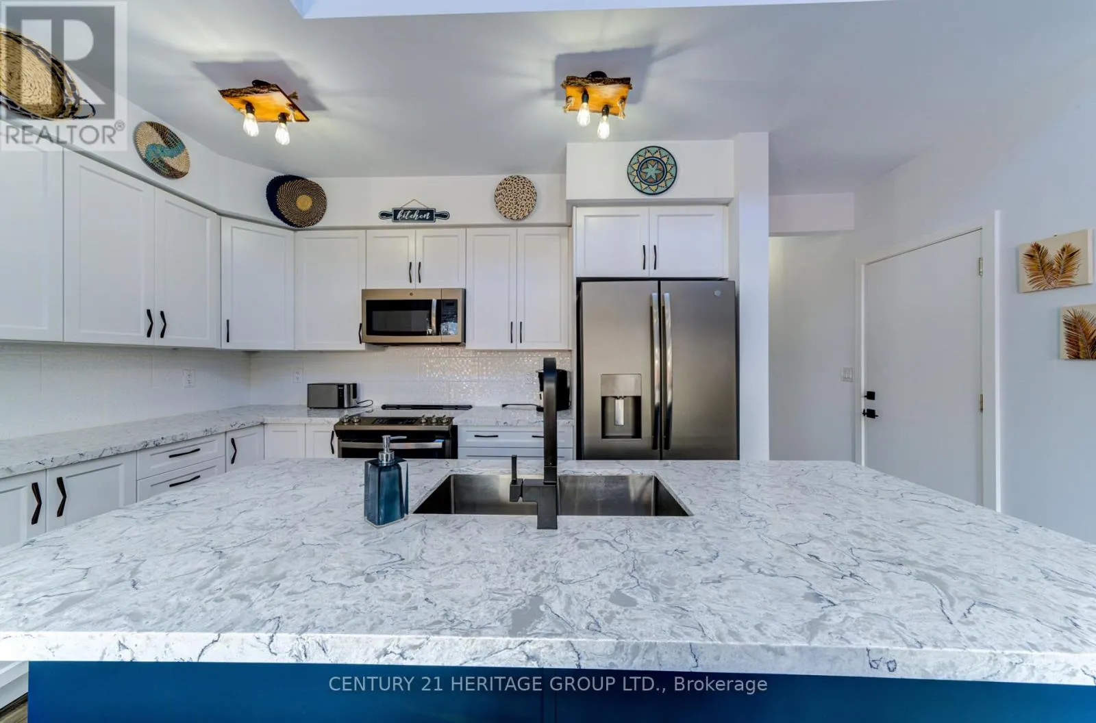 44 RUBY CRESCENT