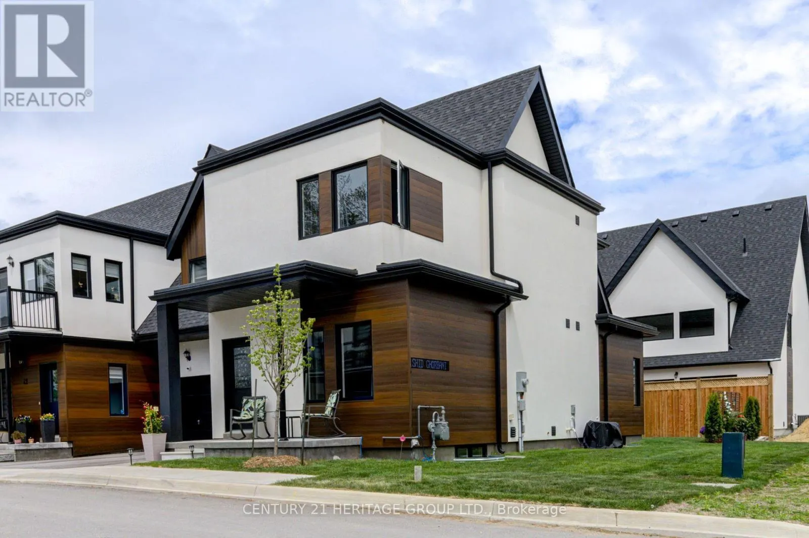 44 RUBY CRESCENT