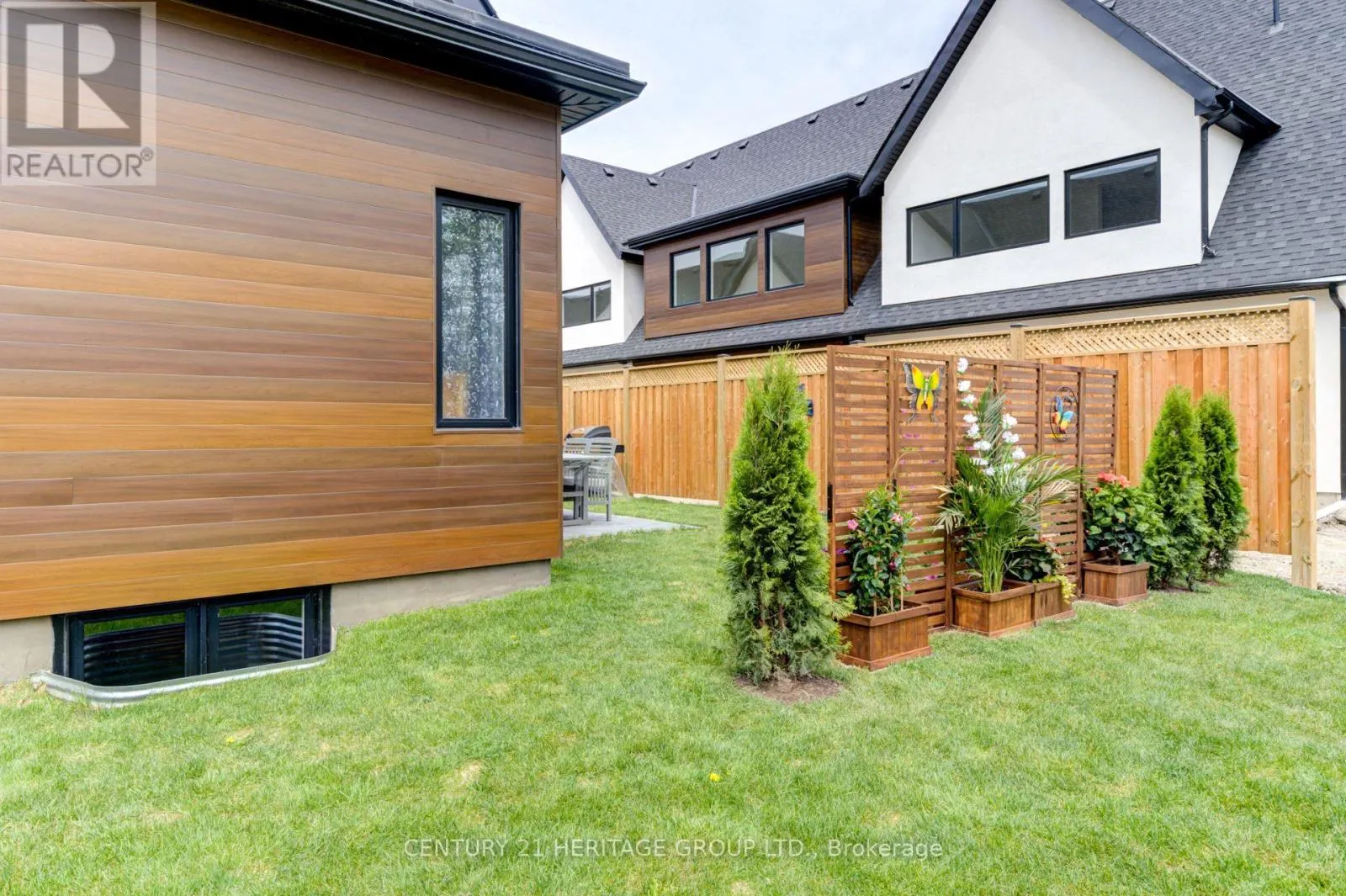 44 RUBY CRESCENT