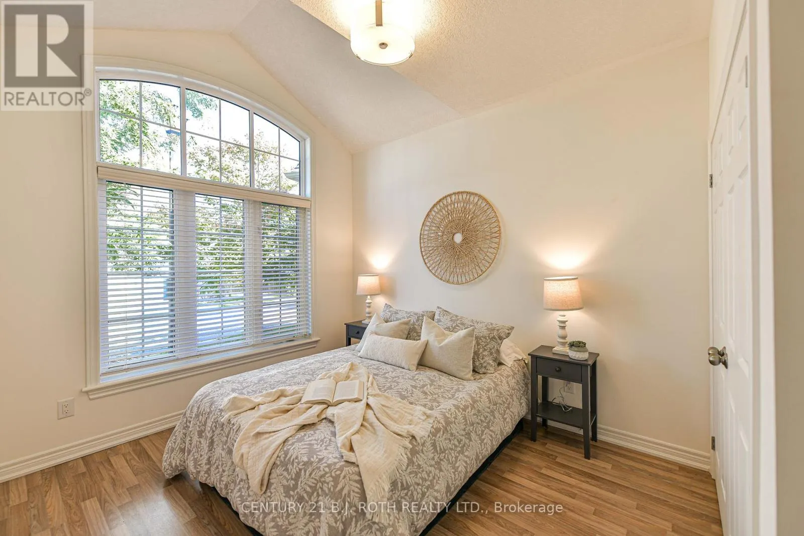 28 CANTERBURY CIRCLE