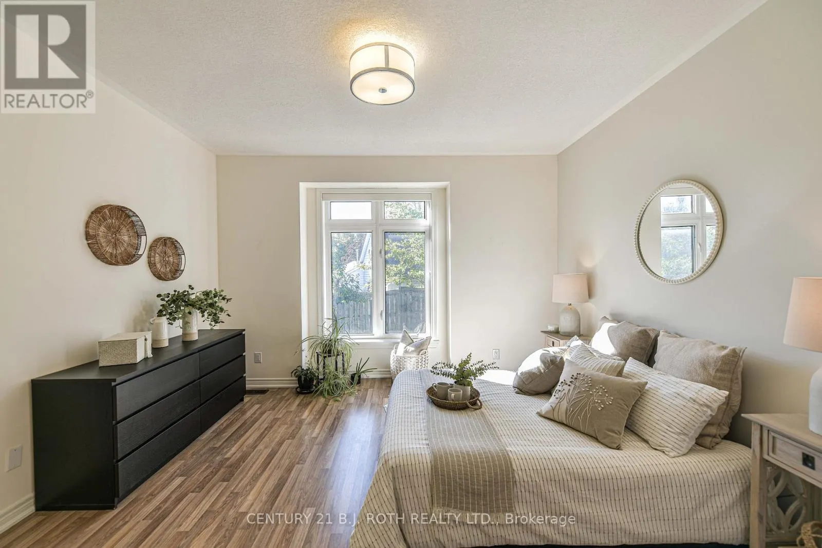 28 CANTERBURY CIRCLE