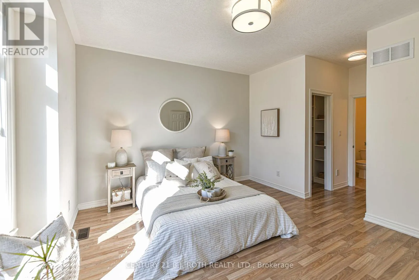 28 CANTERBURY CIRCLE