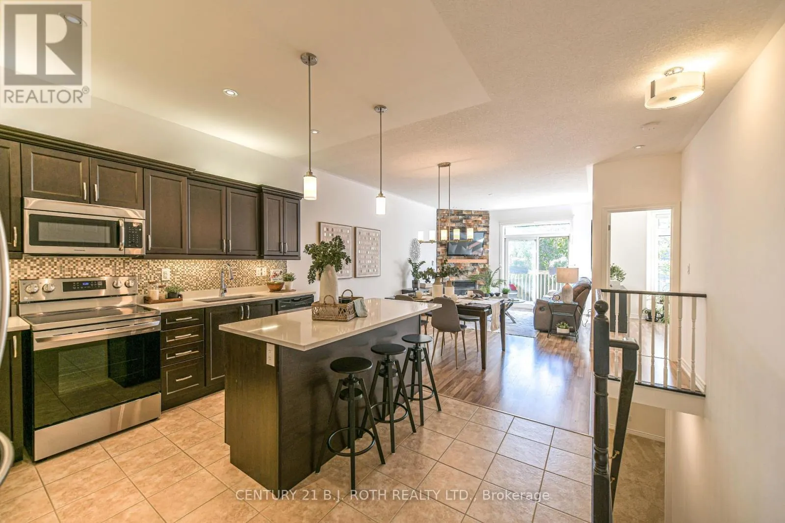 28 CANTERBURY CIRCLE