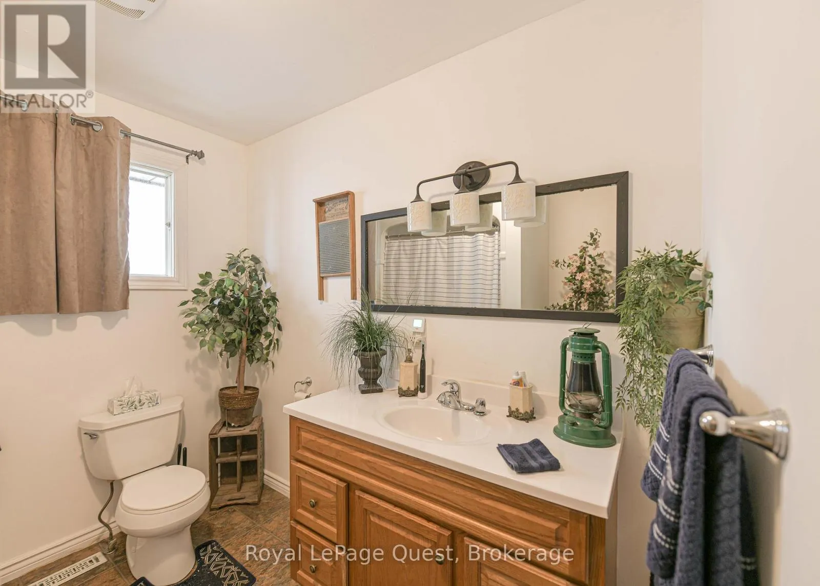 129 SIMCOE STREET
