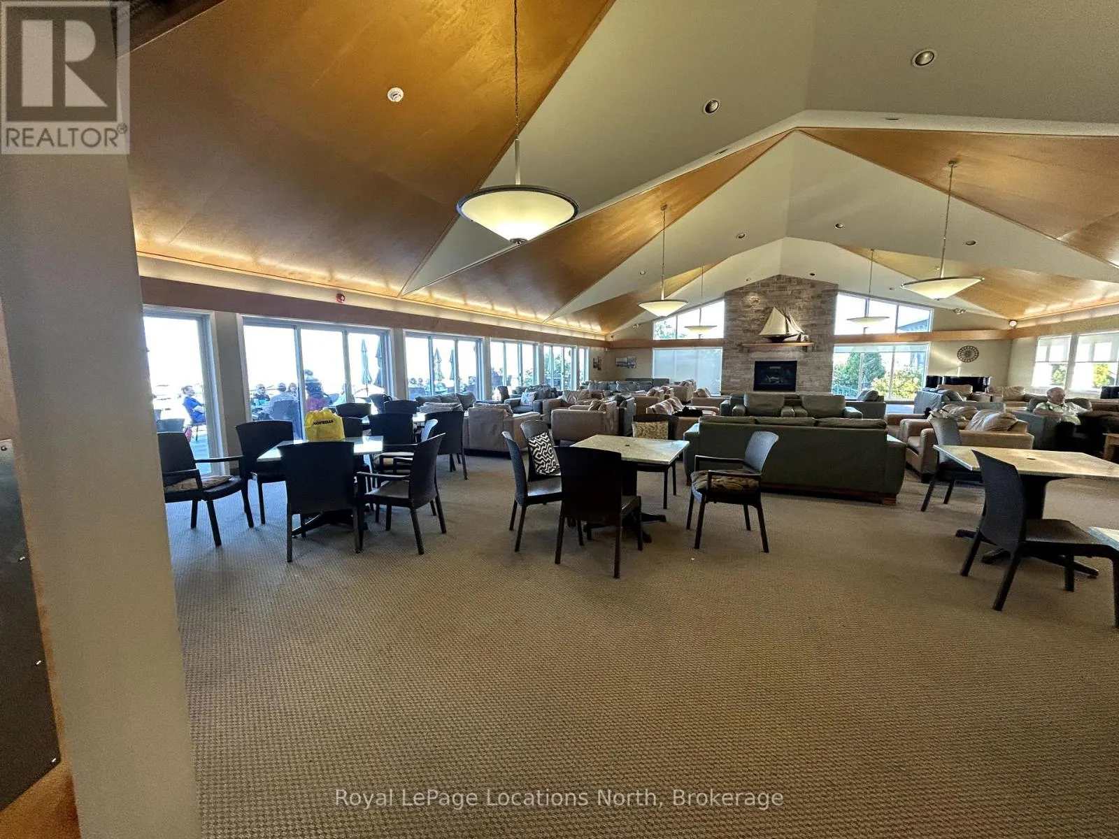 912 CEDAR POINTE COURT