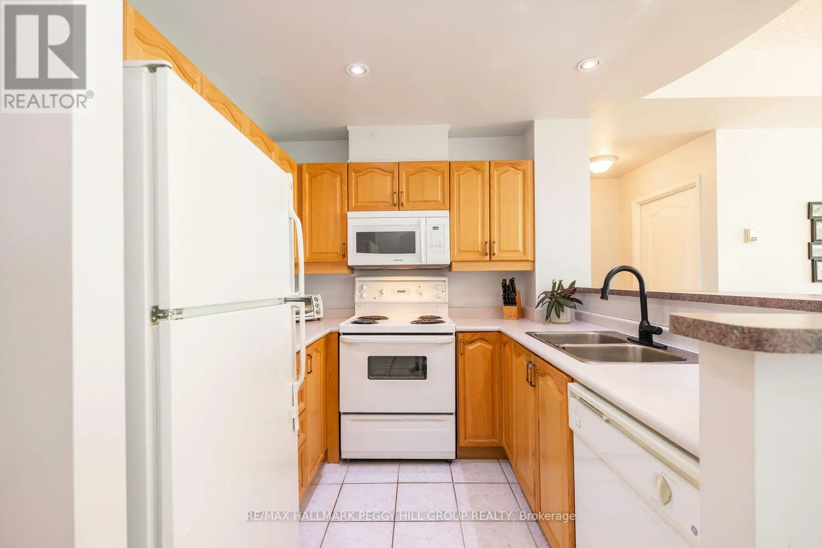 401 - 2 TORONTO STREET