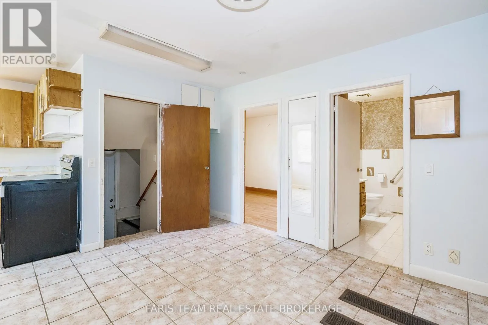 201 RIDGE ROAD W