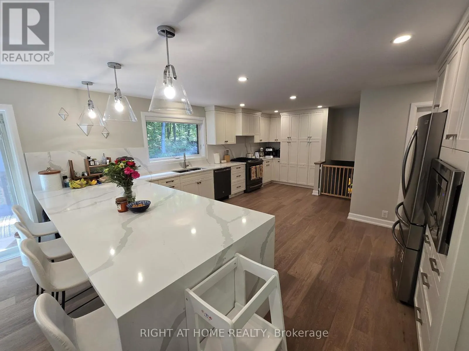 11 WOODLAND CRESCENT