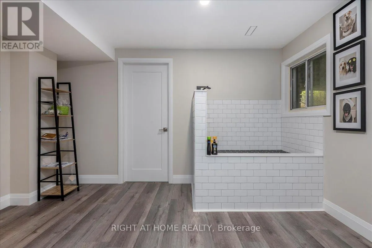 11 WOODLAND CRESCENT