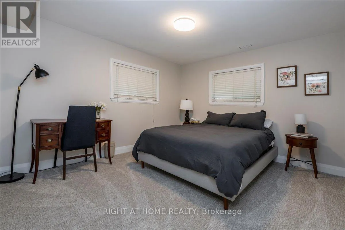 11 WOODLAND CRESCENT