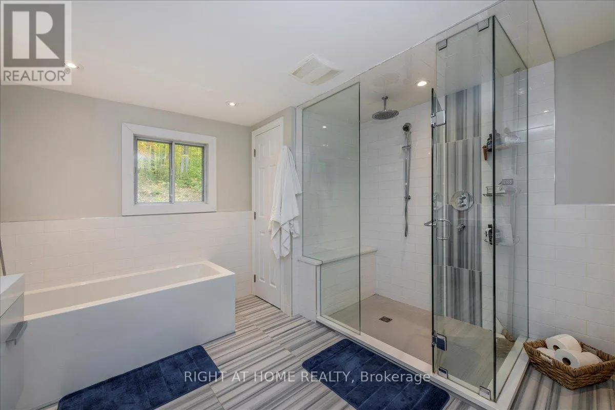 11 WOODLAND CRESCENT