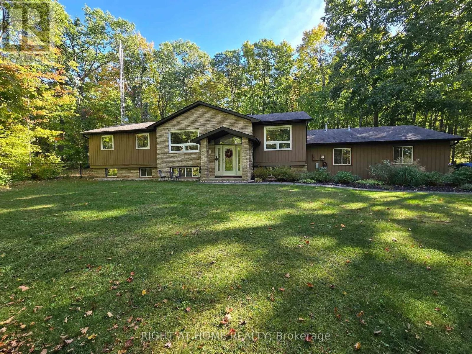 11 WOODLAND CRESCENT