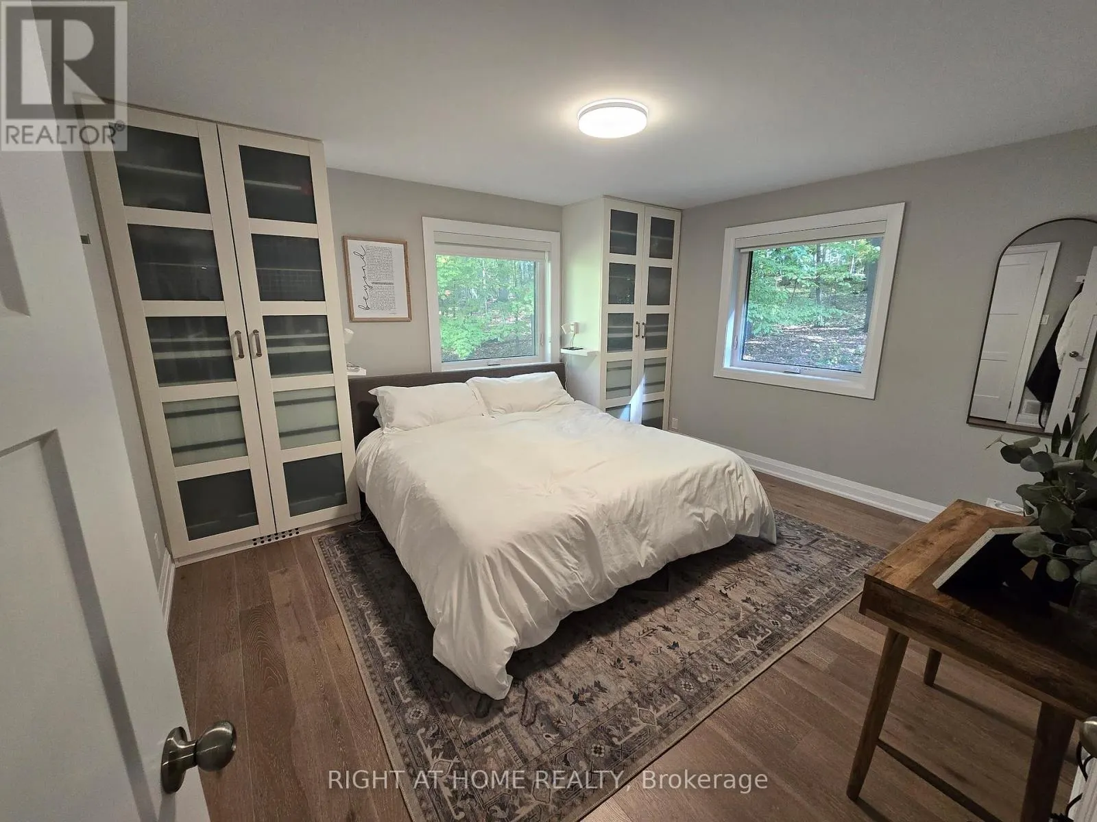 11 WOODLAND CRESCENT