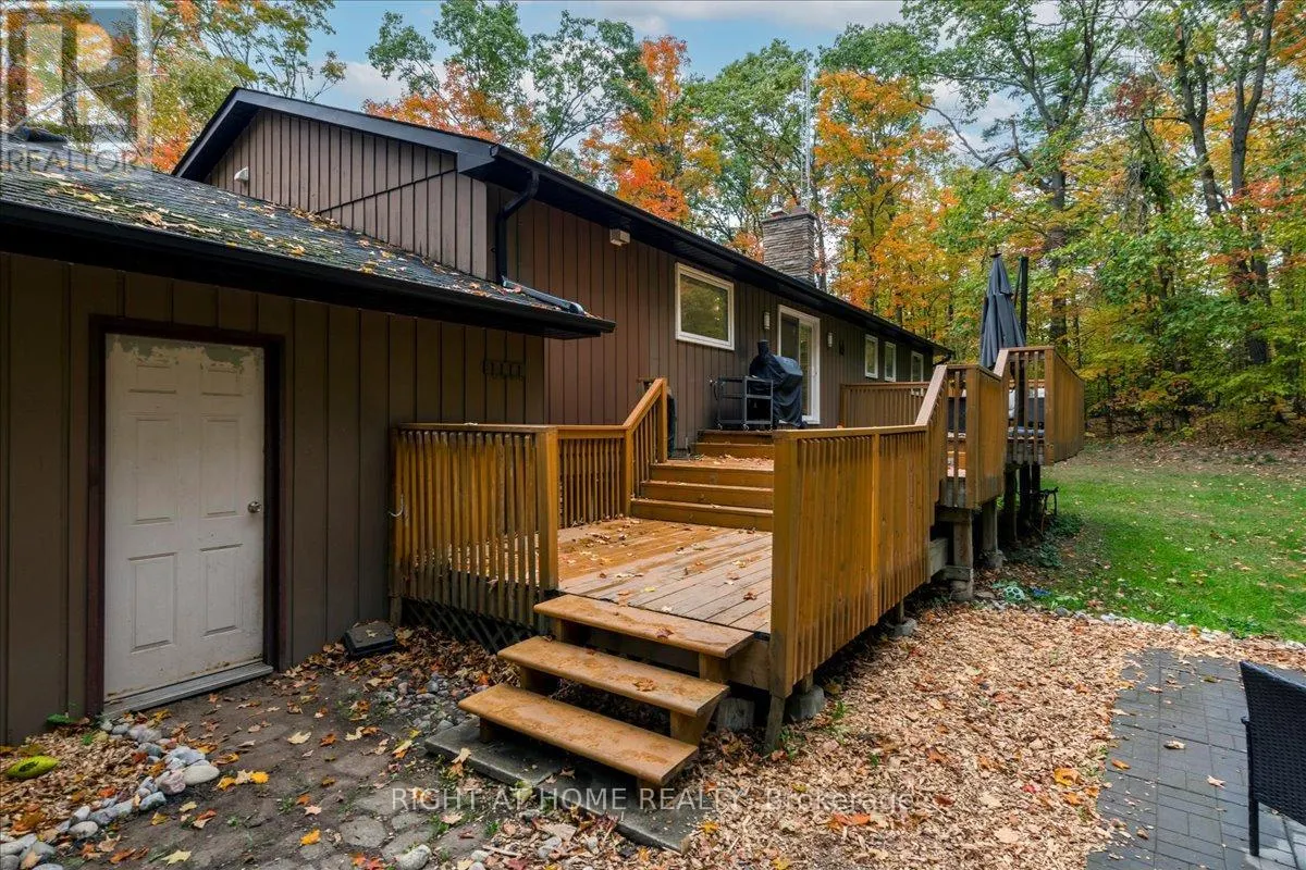 11 WOODLAND CRESCENT