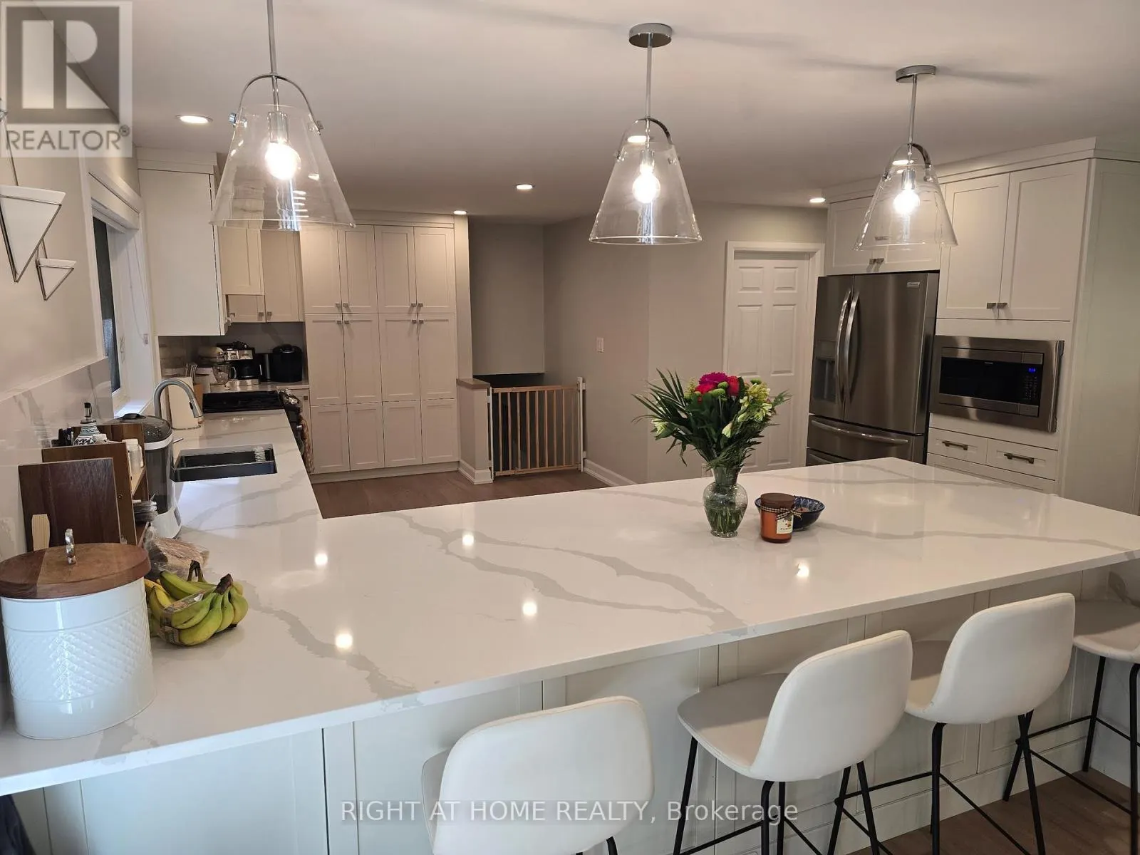 11 WOODLAND CRESCENT