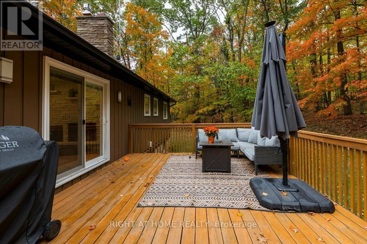 11 WOODLAND CRESCENT