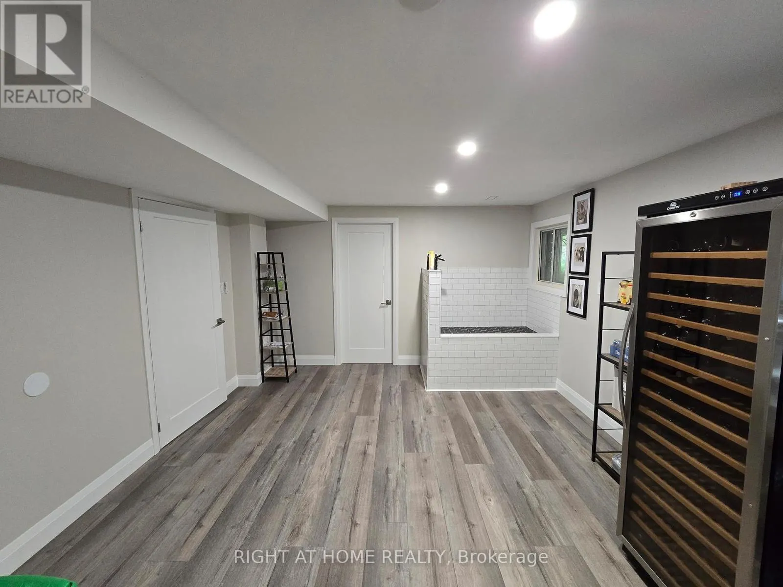 11 WOODLAND CRESCENT