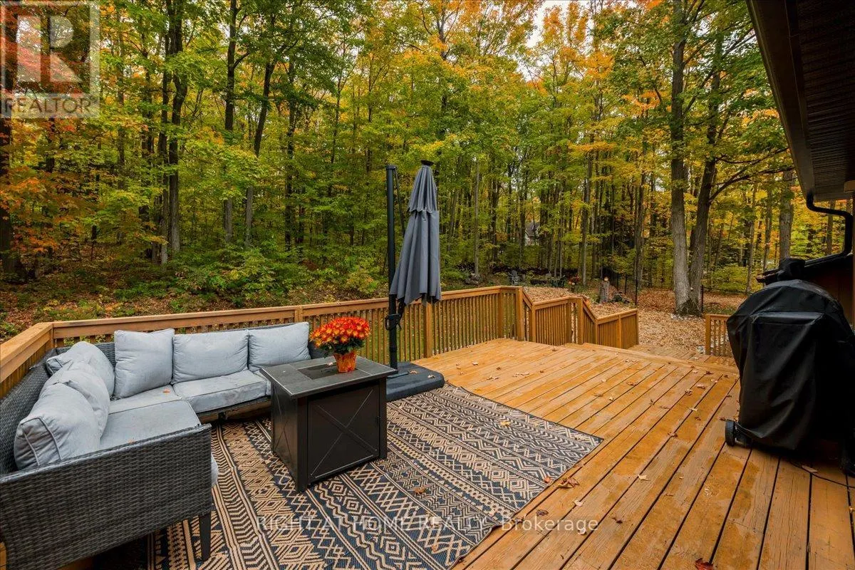 11 WOODLAND CRESCENT