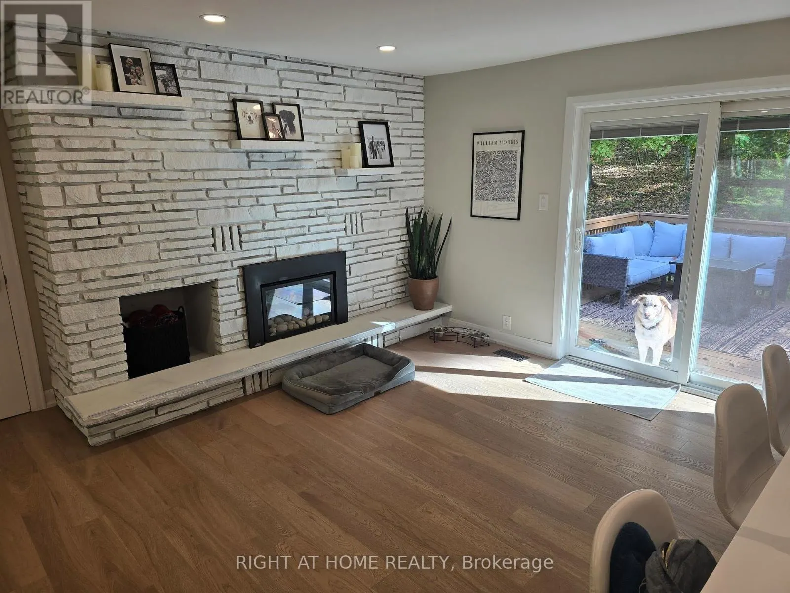 11 WOODLAND CRESCENT