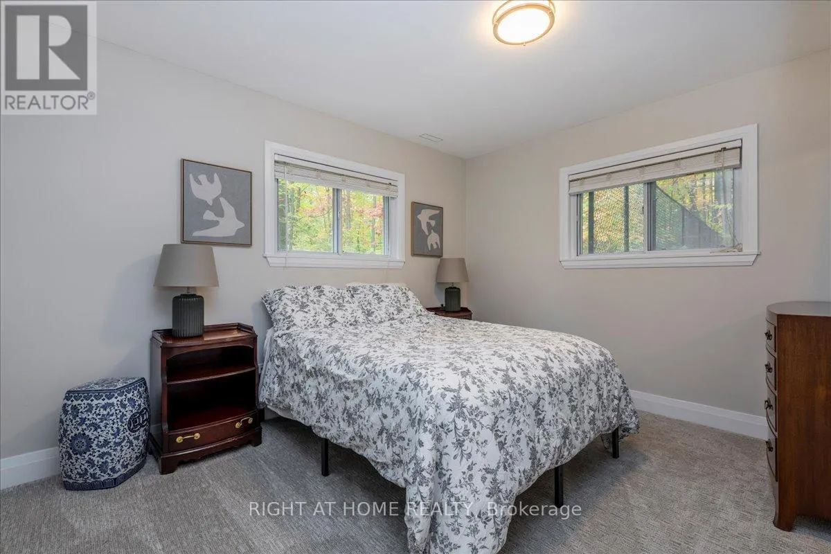 11 WOODLAND CRESCENT