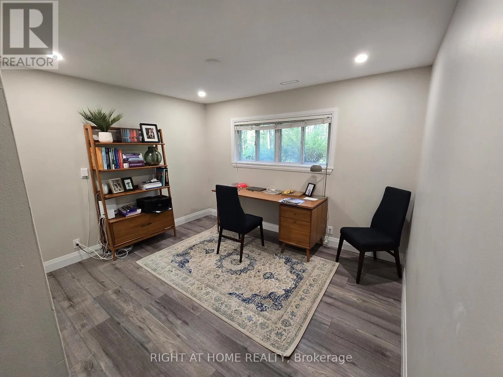 11 WOODLAND CRESCENT