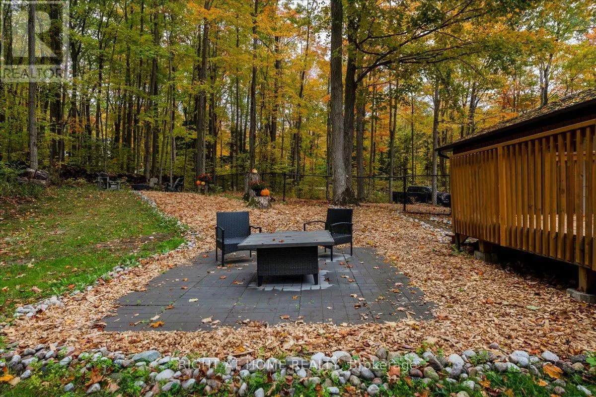 11 WOODLAND CRESCENT