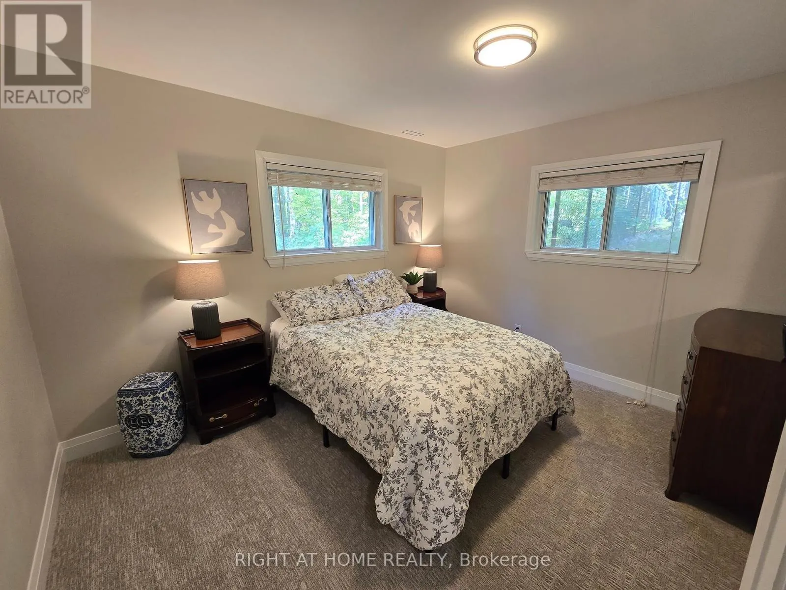 11 WOODLAND CRESCENT