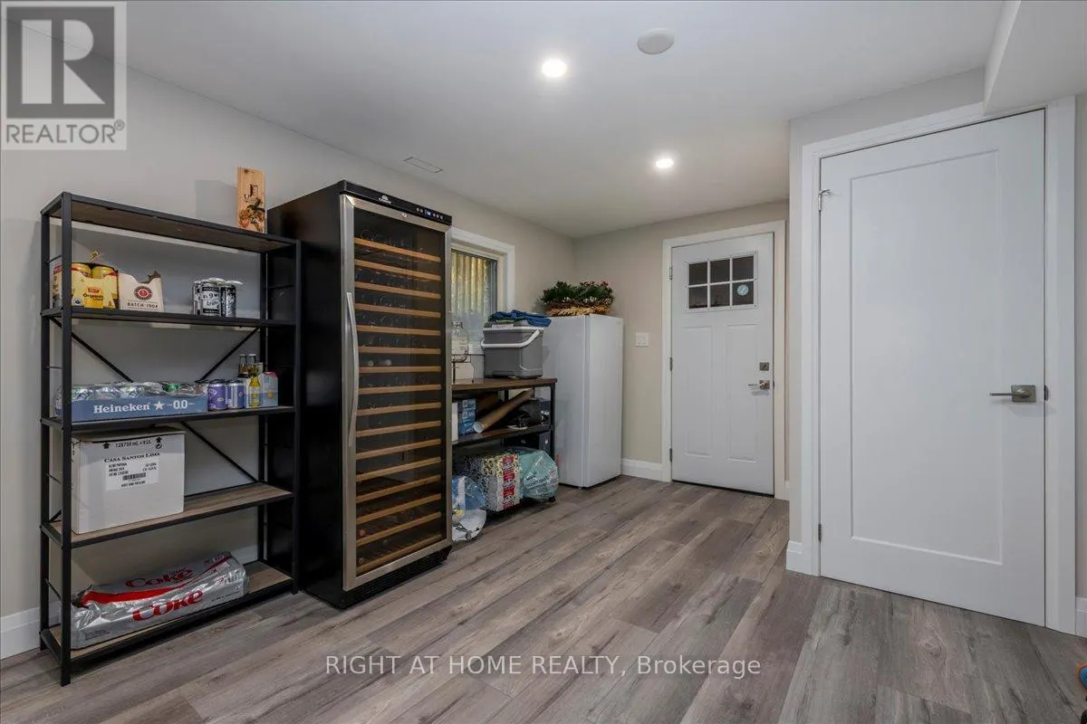 11 WOODLAND CRESCENT