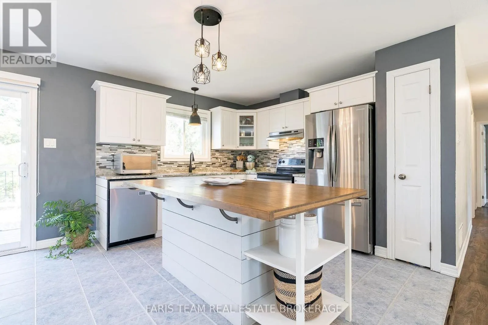 28 SHELSWELL BOULEVARD